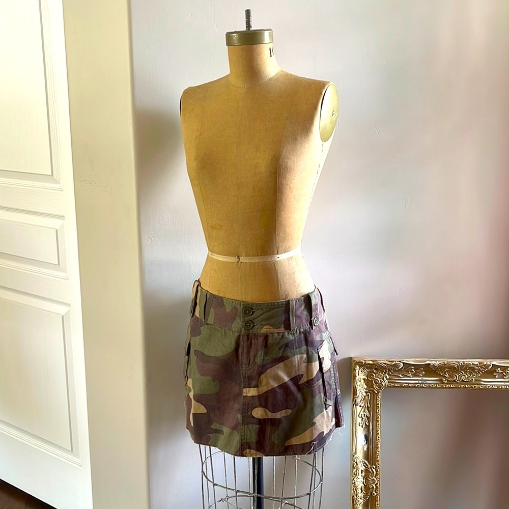 Camo mini skirt